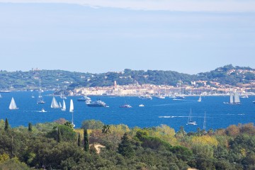 In Saint Tropez en op de stranden van Pampelonne gebeurt het.