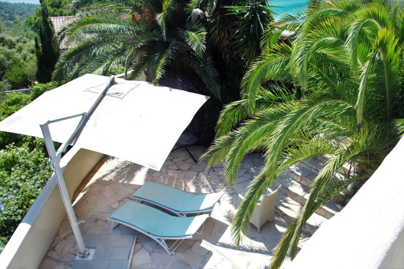 Terras bij slaapkamer beneden