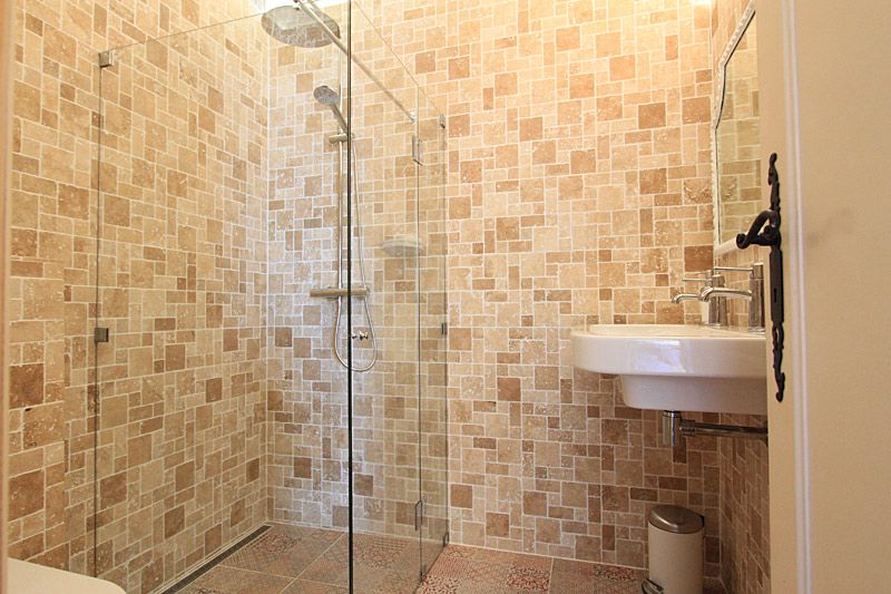 Moderne badkamer op niveau living