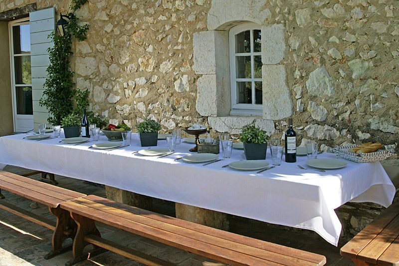 Terras aan voorzijde Bergerie