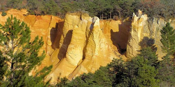 Een bezoek aan Roussillon vergeet je nooit meer!